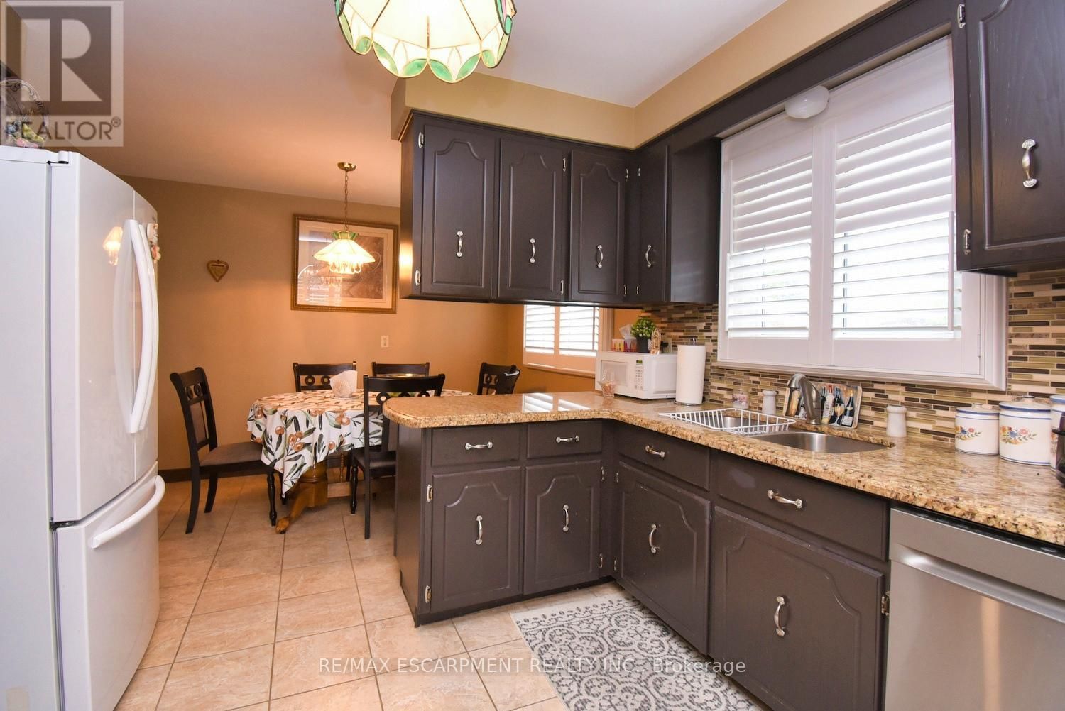 18 VILLA COURT Image 12