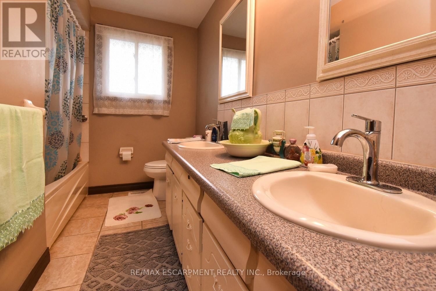 18 VILLA COURT Image 21