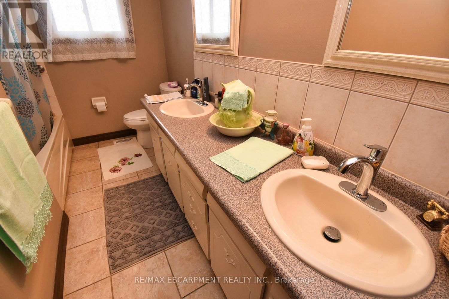 18 VILLA COURT Image 22
