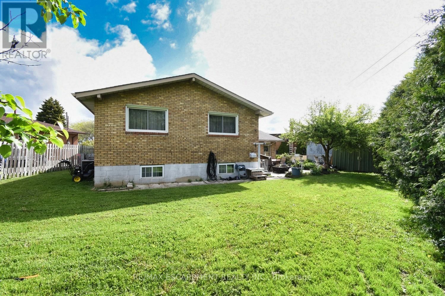 18 VILLA COURT Image 33