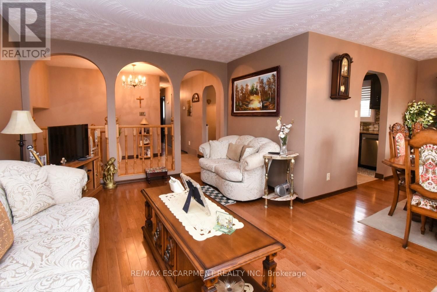 18 VILLA COURT Image 5