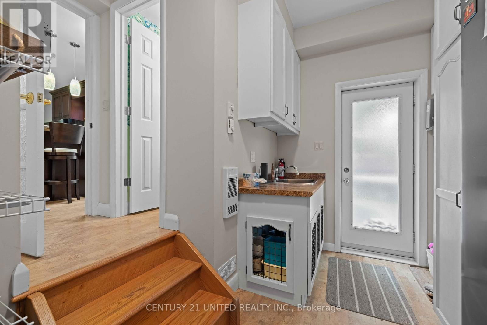 516 HUNTER STREET WEST Image 12
