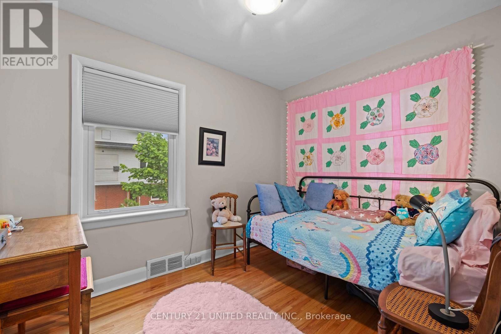 516 HUNTER STREET WEST Image 18