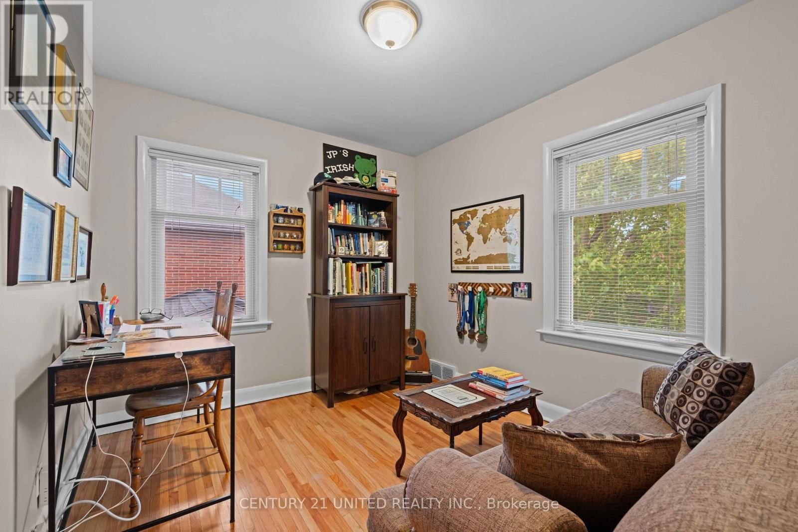 516 HUNTER STREET WEST Image 22