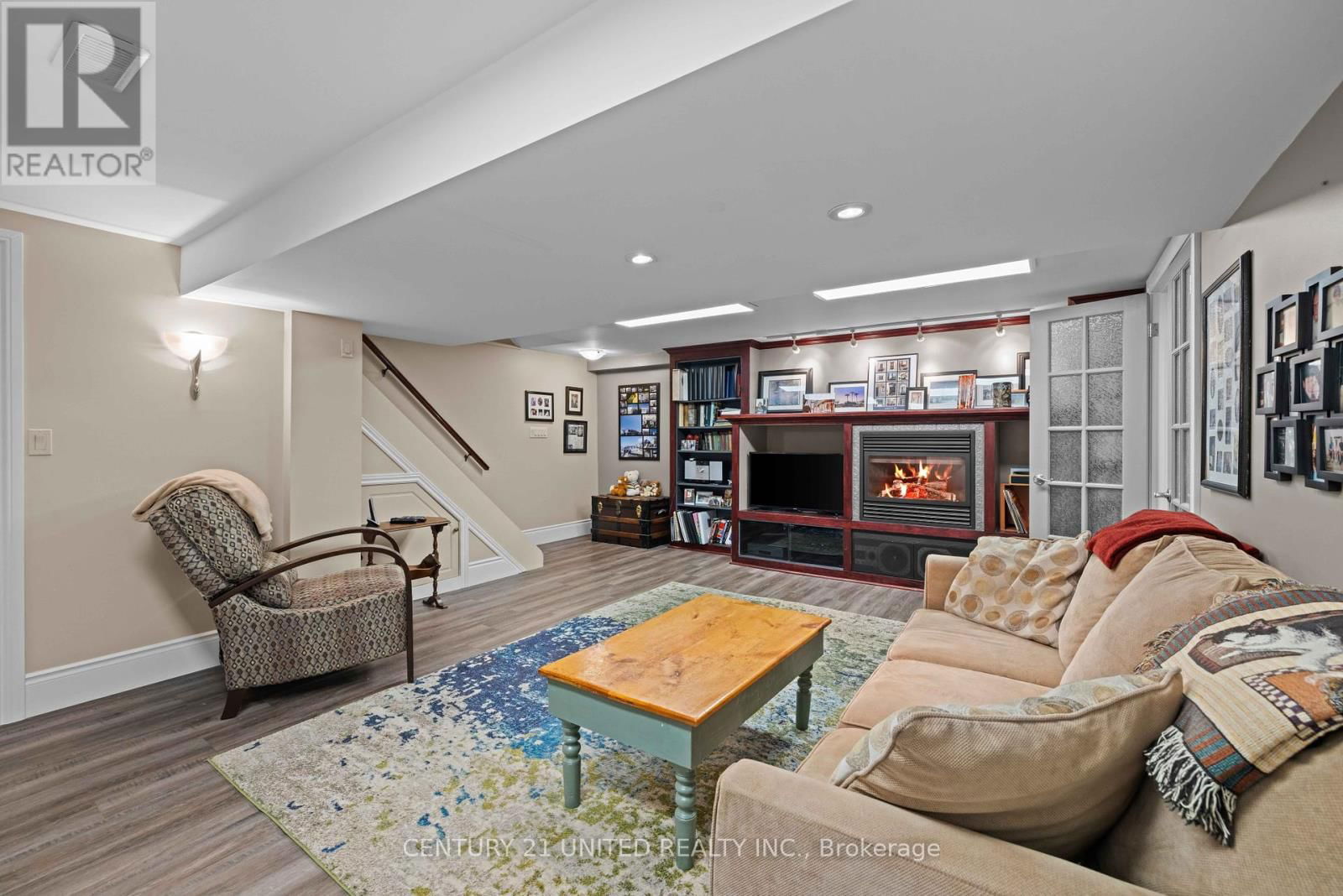 516 HUNTER STREET WEST Image 29