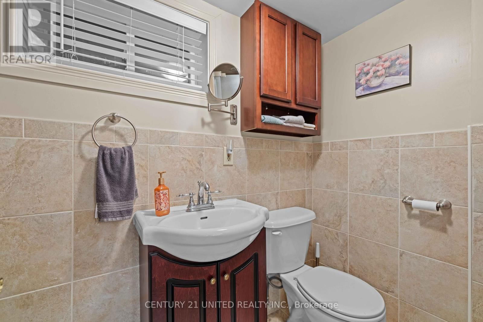 516 HUNTER STREET WEST Image 30
