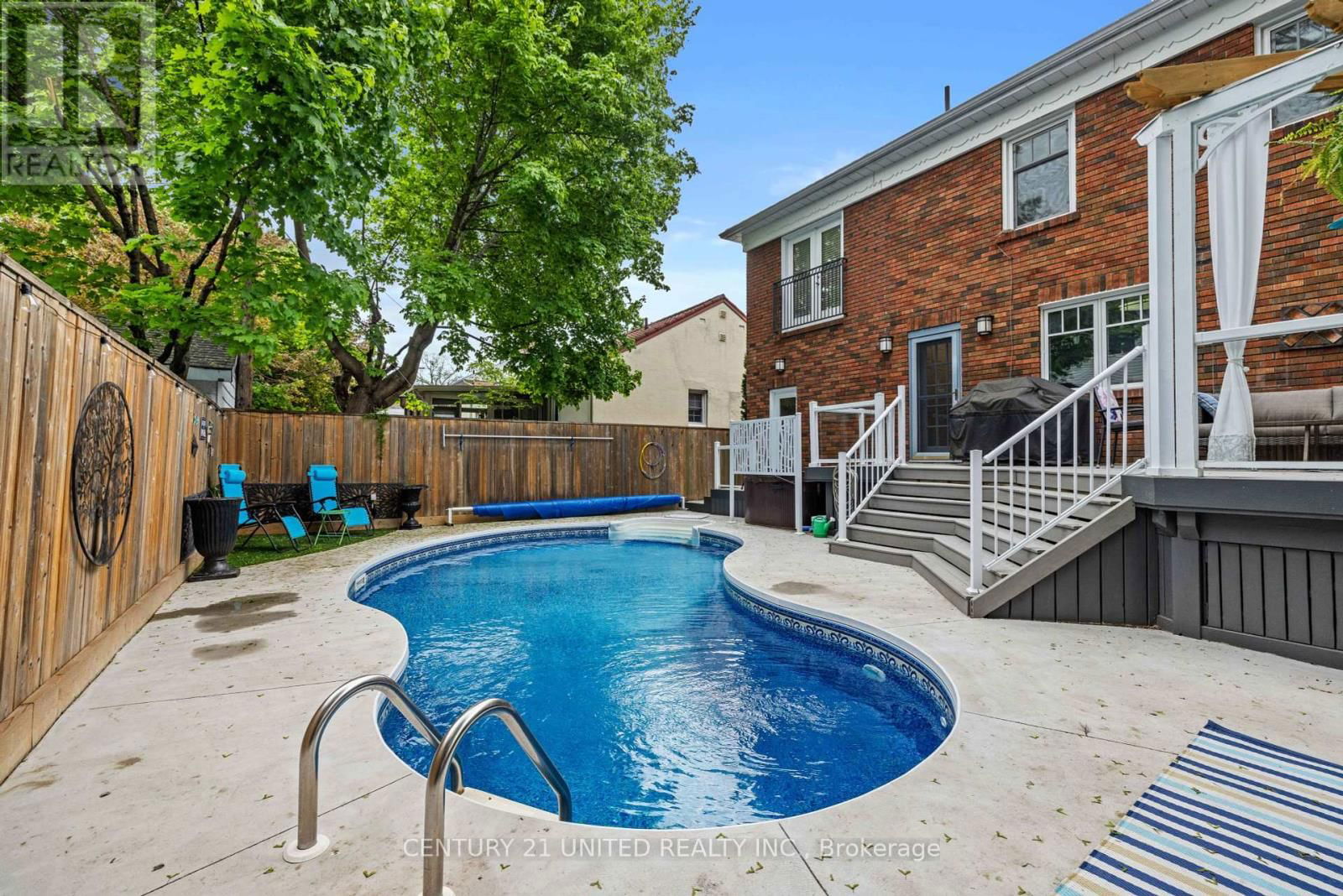 516 HUNTER STREET WEST Image 33