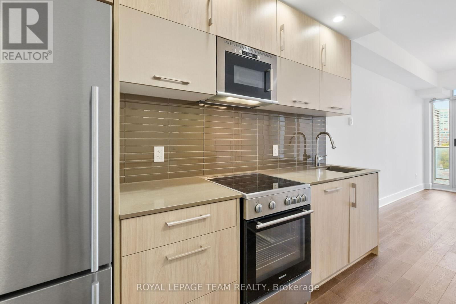 909 - 255 BAY STREET Image 17