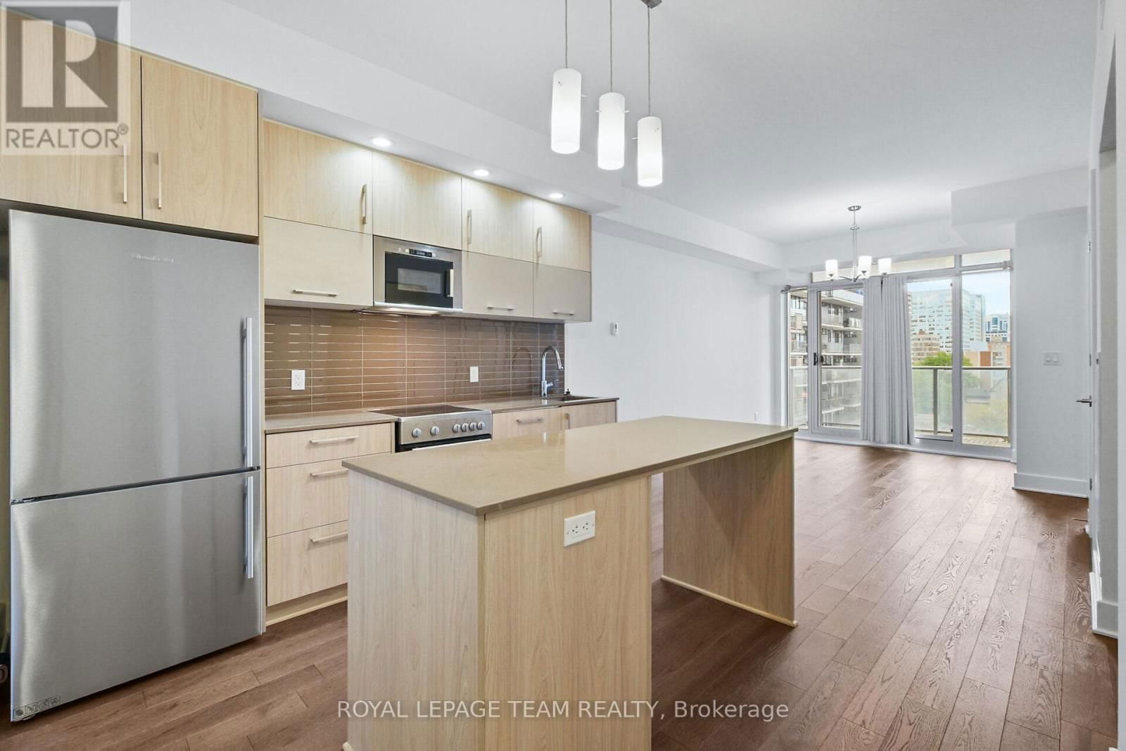 909 - 255 BAY STREET Image 18