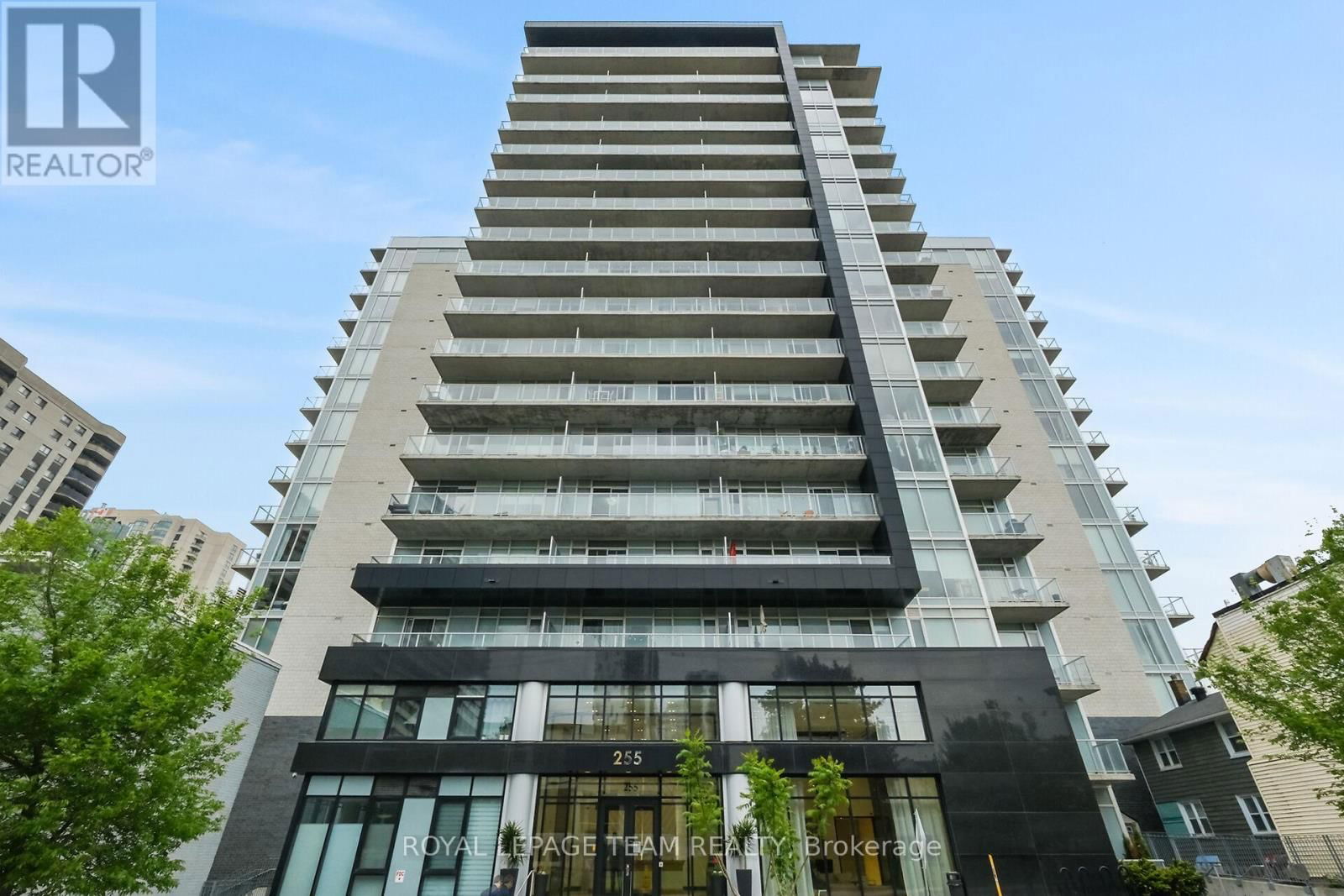 909 - 255 BAY STREET Image 2