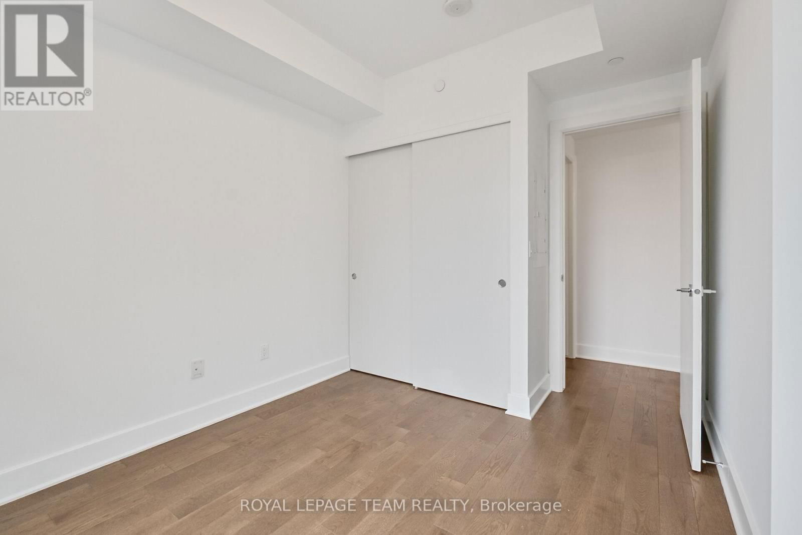 909 - 255 BAY STREET Image 32