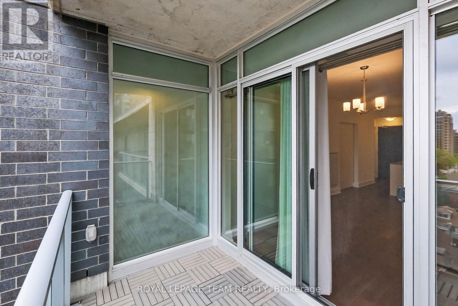 909 - 255 BAY STREET Image 36