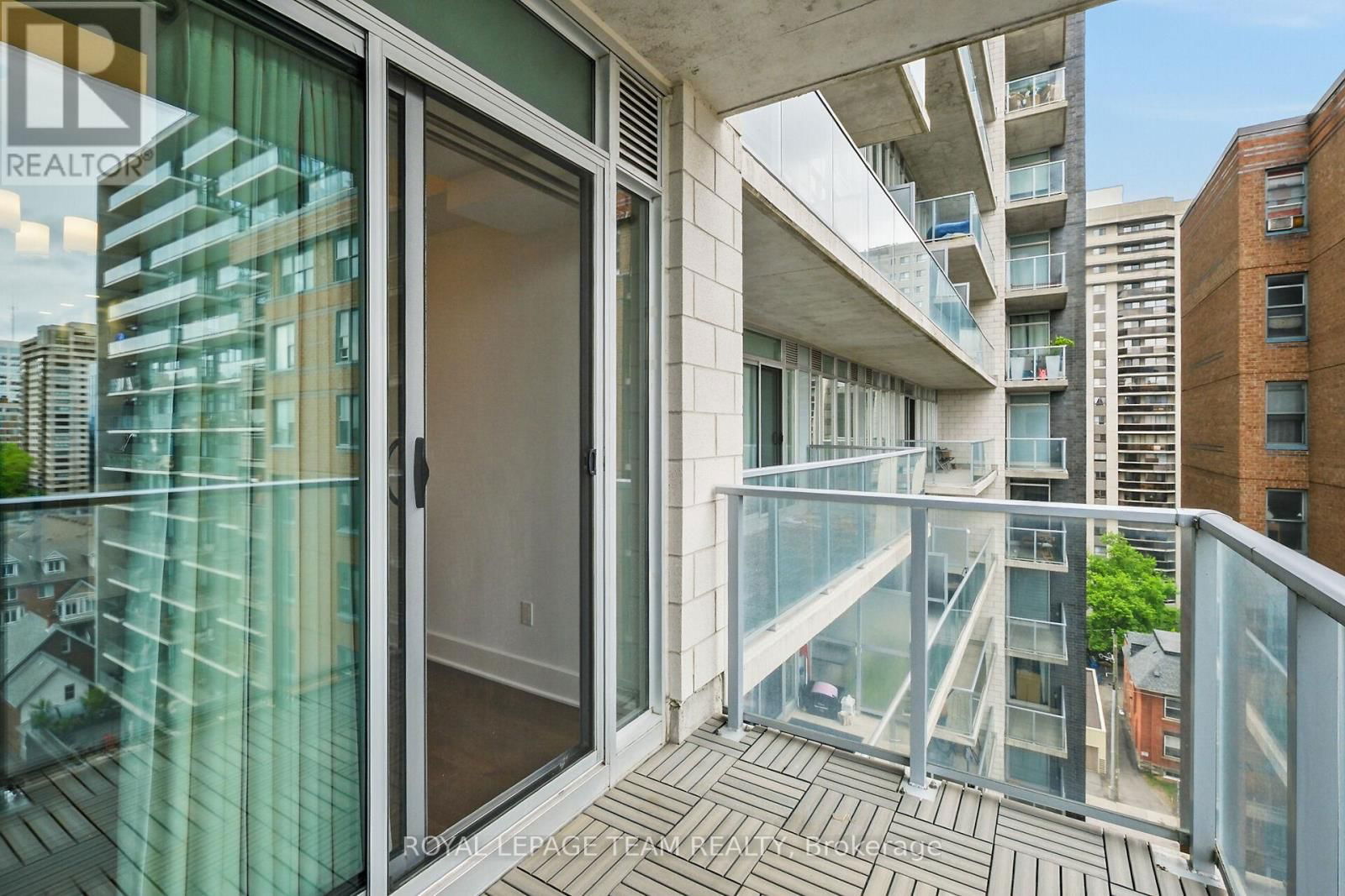 909 - 255 BAY STREET Image 37