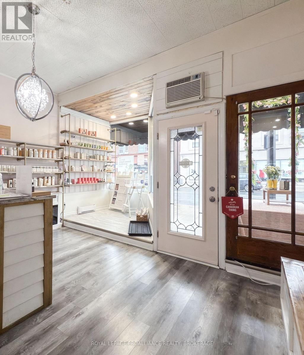 48 DUNDAS STREET EAST Image 17