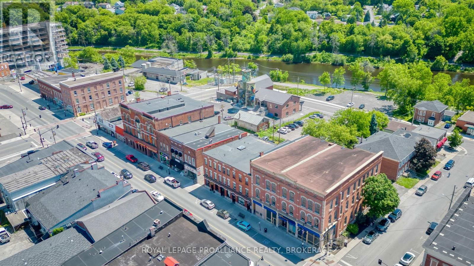 48 DUNDAS STREET EAST Image 27