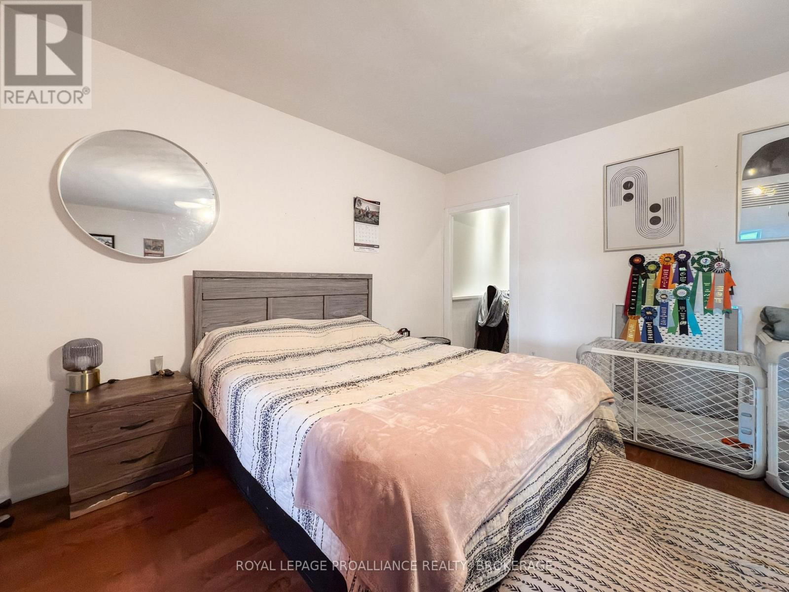 48 DUNDAS STREET EAST Image 13