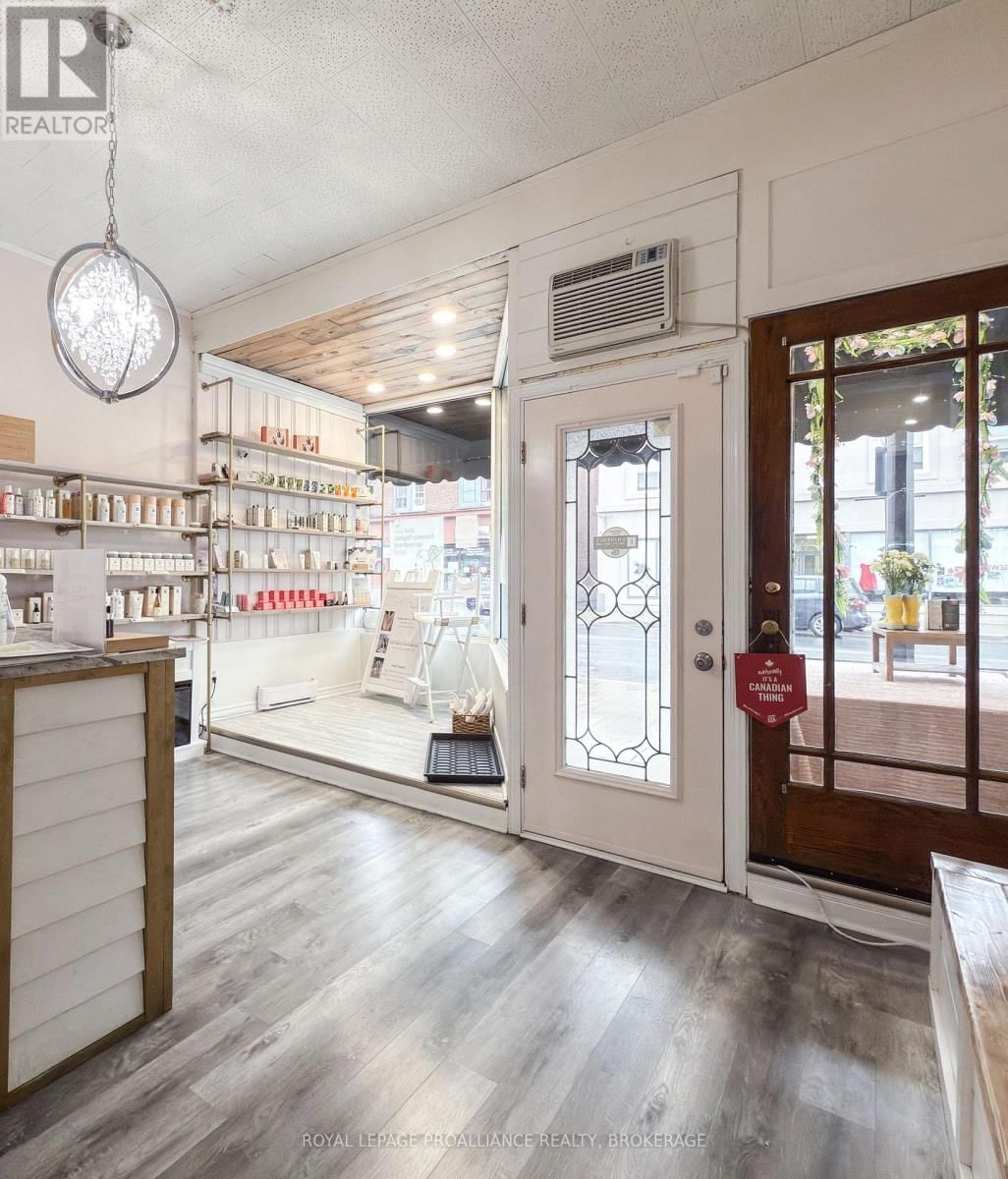 48 DUNDAS STREET EAST Image 17