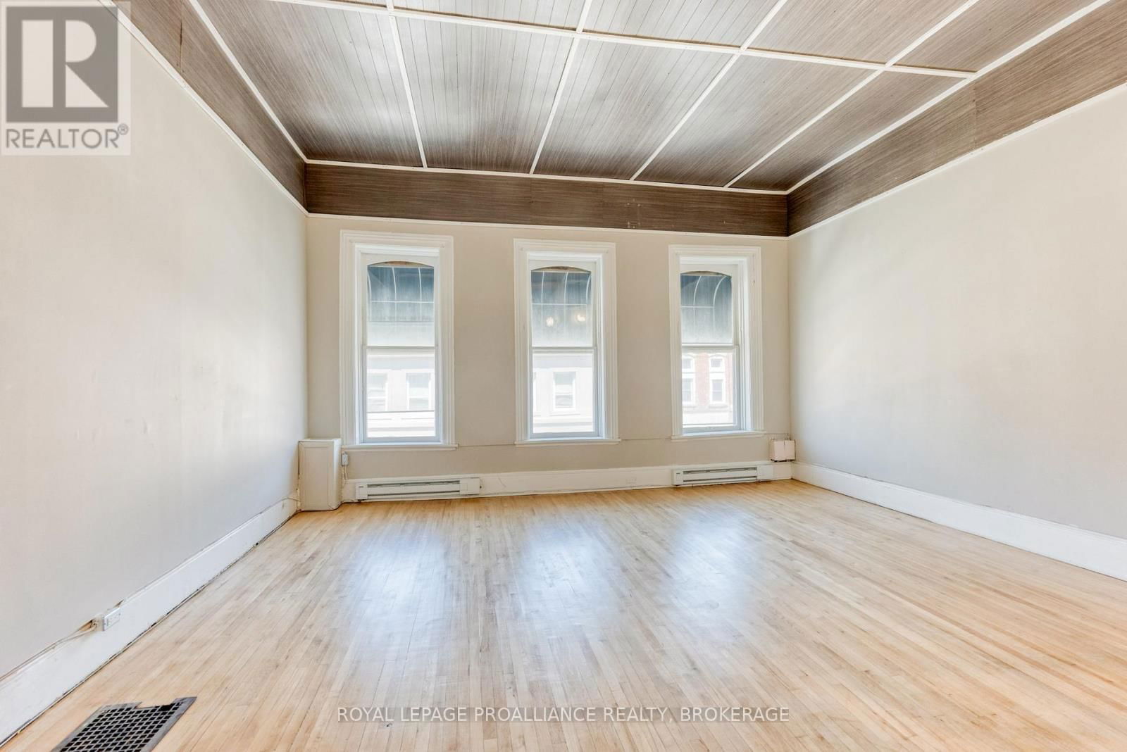 48 DUNDAS STREET EAST Image 3