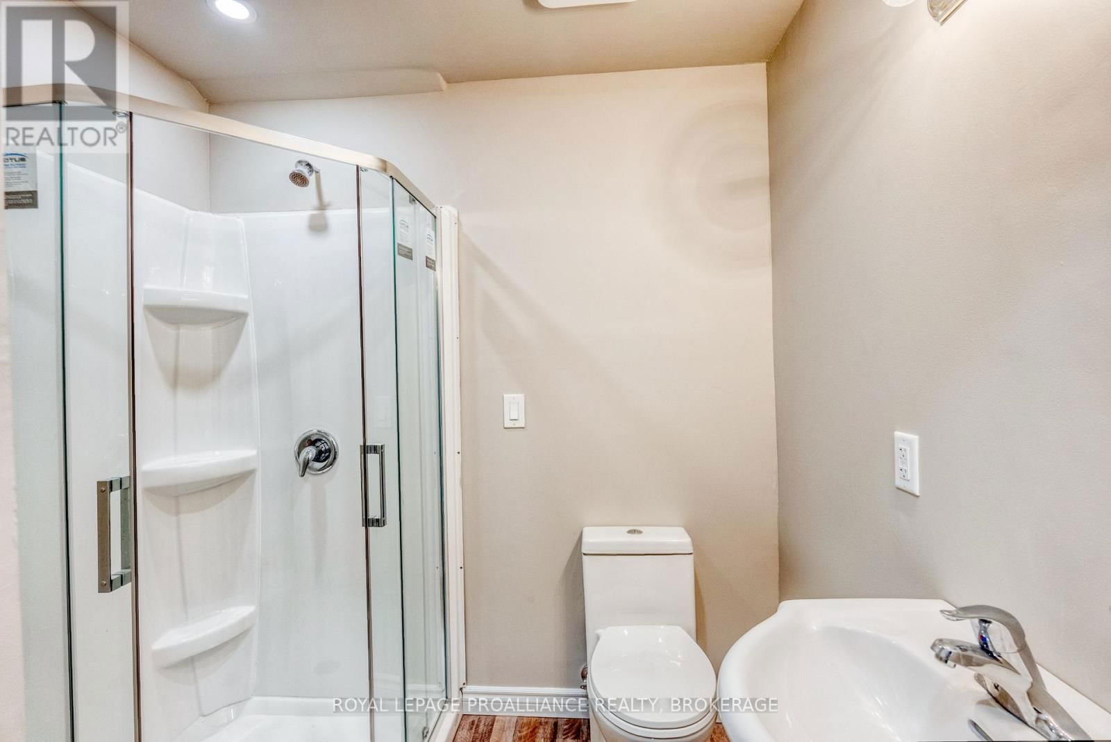 48 DUNDAS STREET EAST Image 8