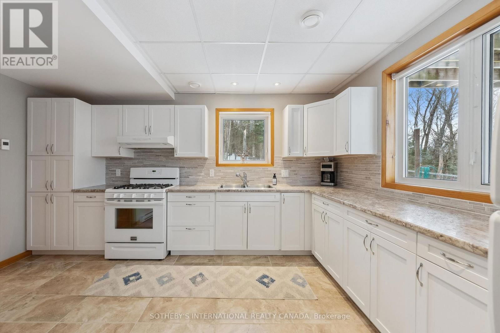 202 SUNNYSIDE STREET Image 29
