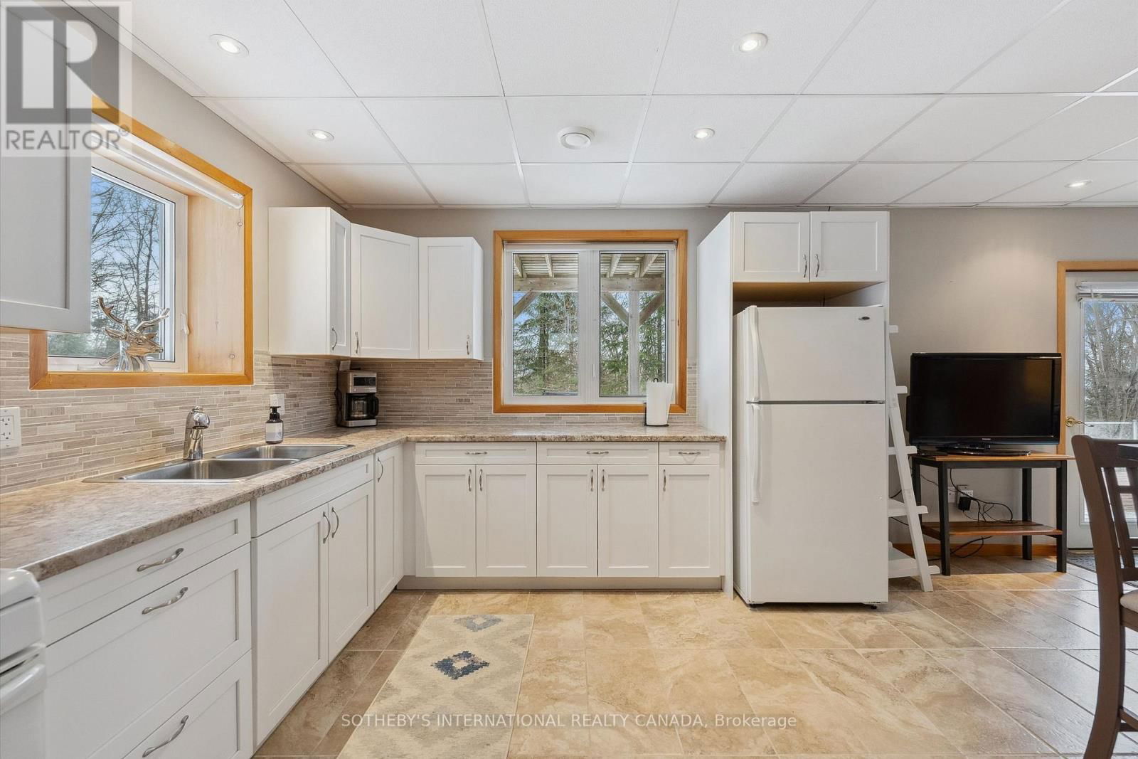 202 SUNNYSIDE STREET Image 30
