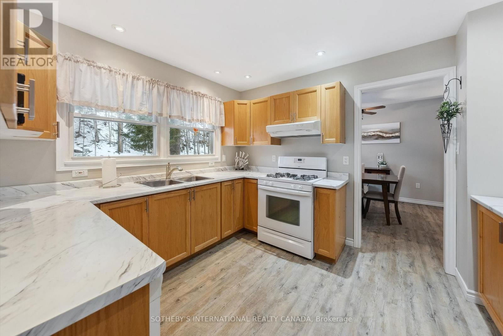 202 SUNNYSIDE STREET Image 7