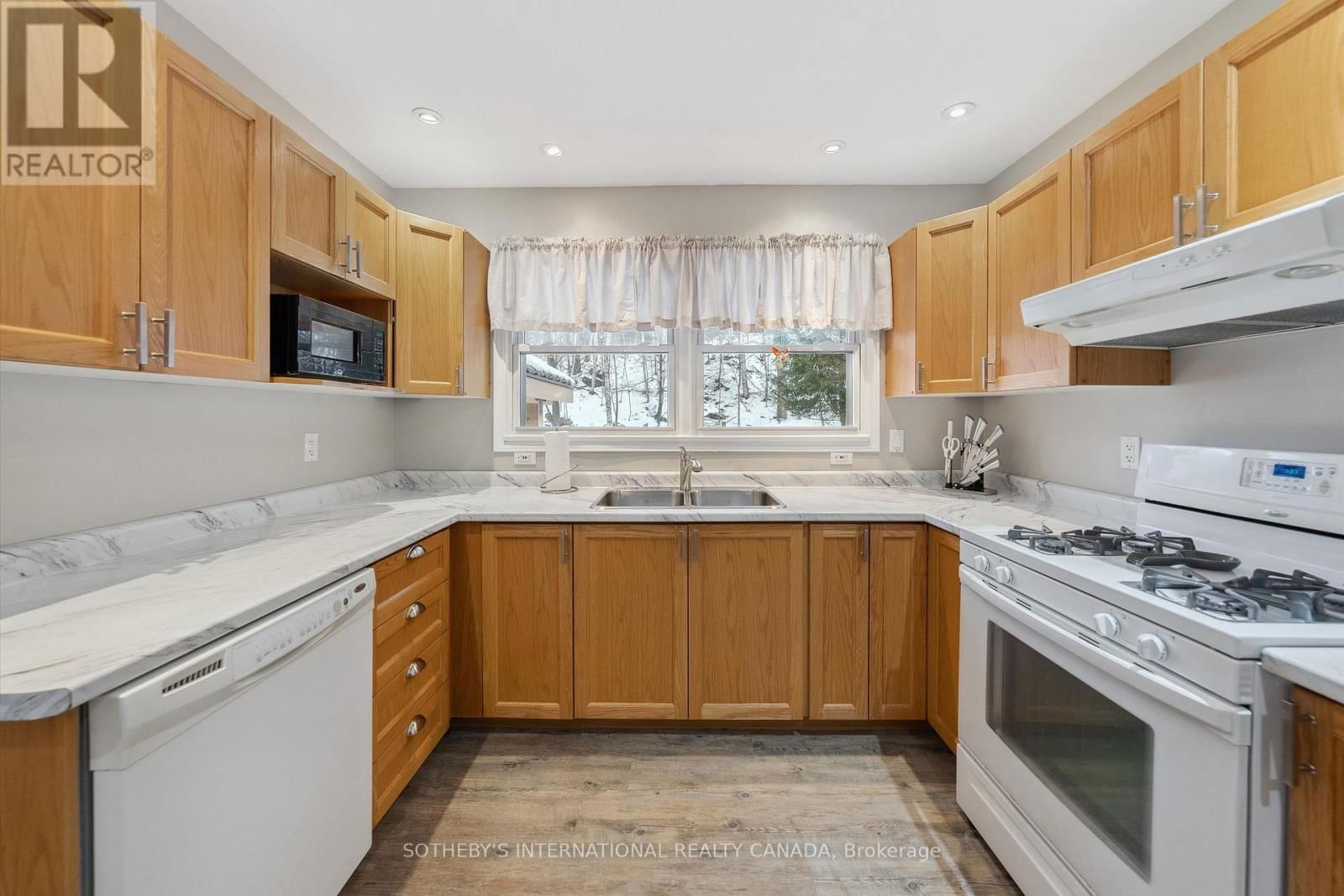 202 SUNNYSIDE STREET Image 8