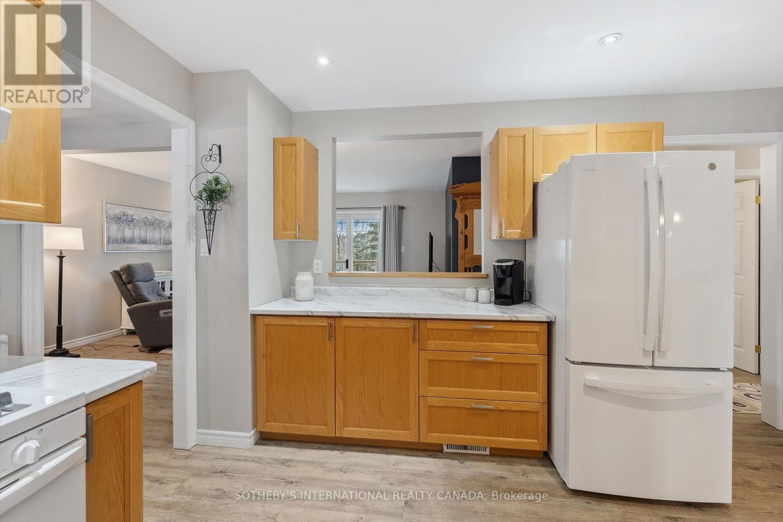 202 SUNNYSIDE STREET Image 9