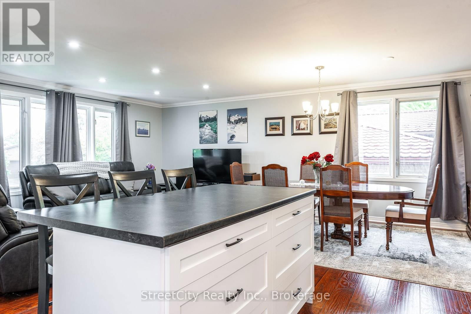 43 FREELAND DRIVE Image 10