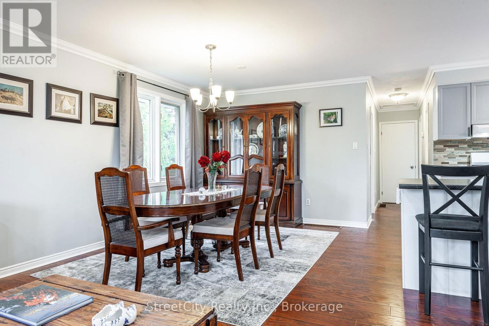 43 FREELAND DRIVE Image 11