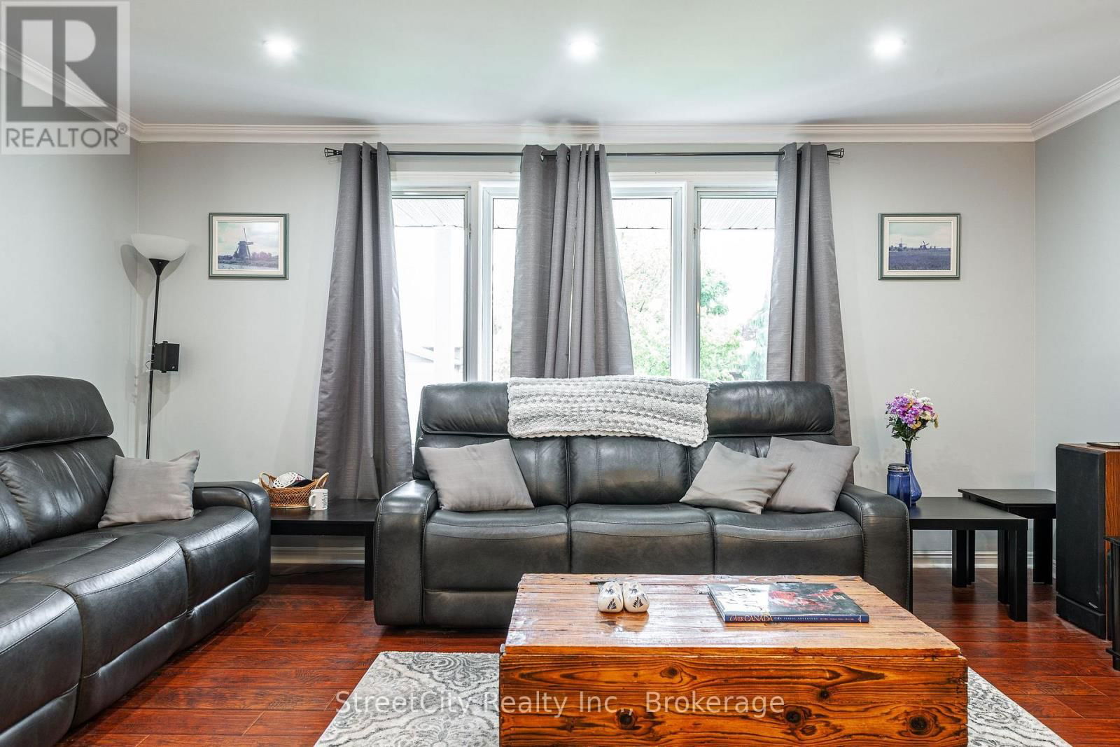 43 FREELAND DRIVE Image 14
