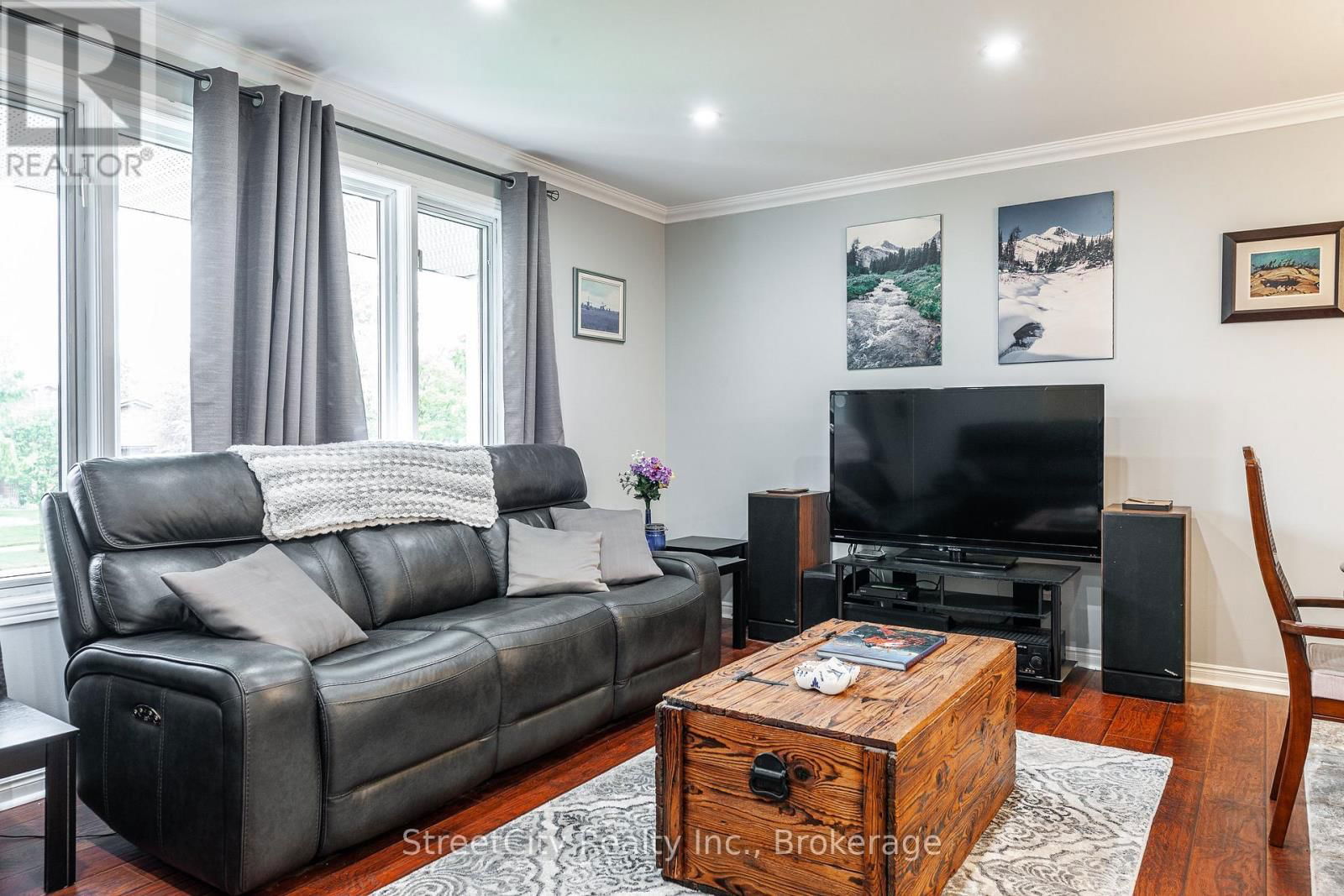 43 FREELAND DRIVE Image 15