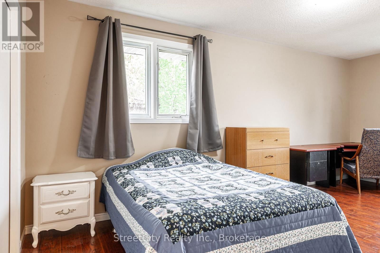 43 FREELAND DRIVE Image 18