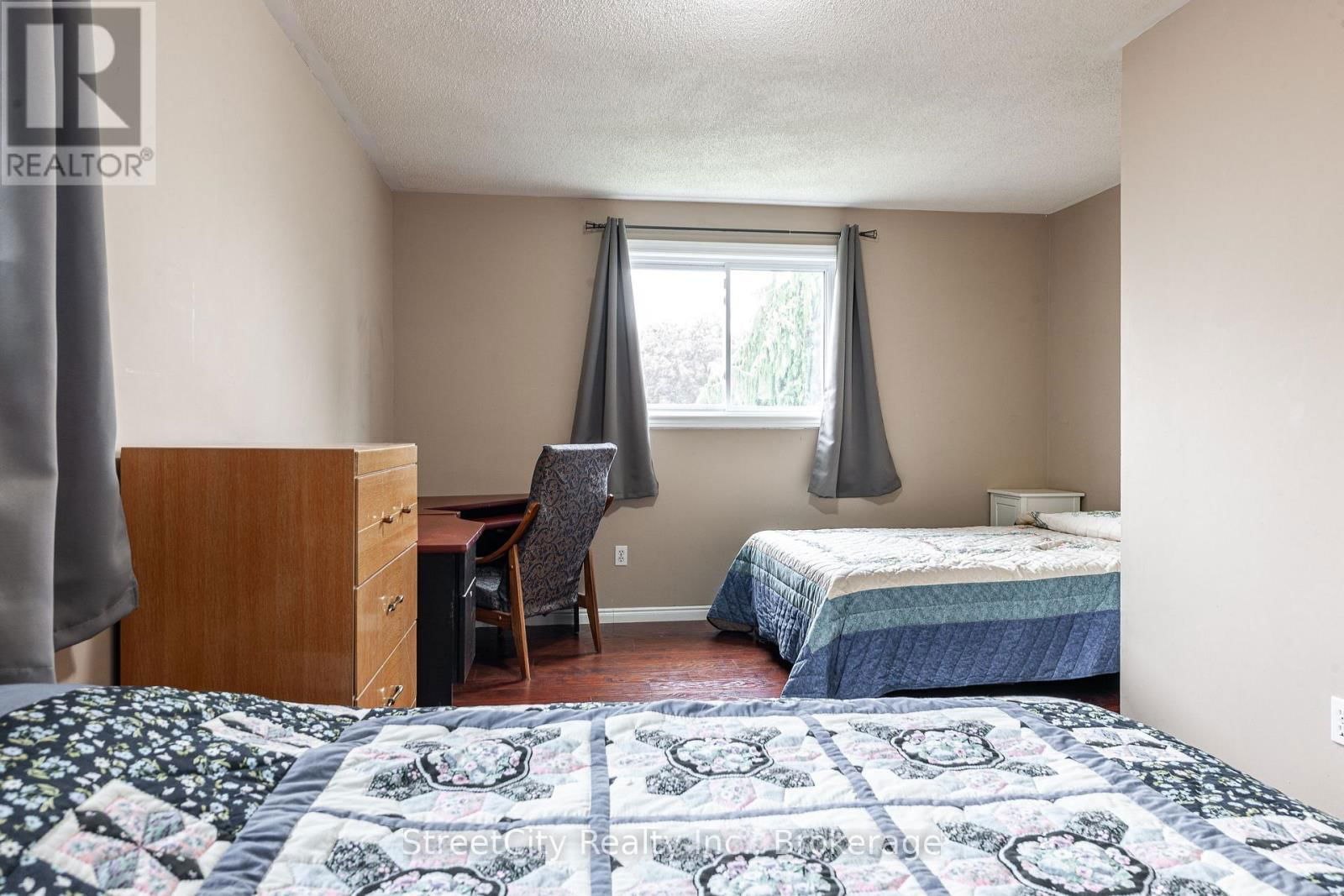 43 FREELAND DRIVE Image 19