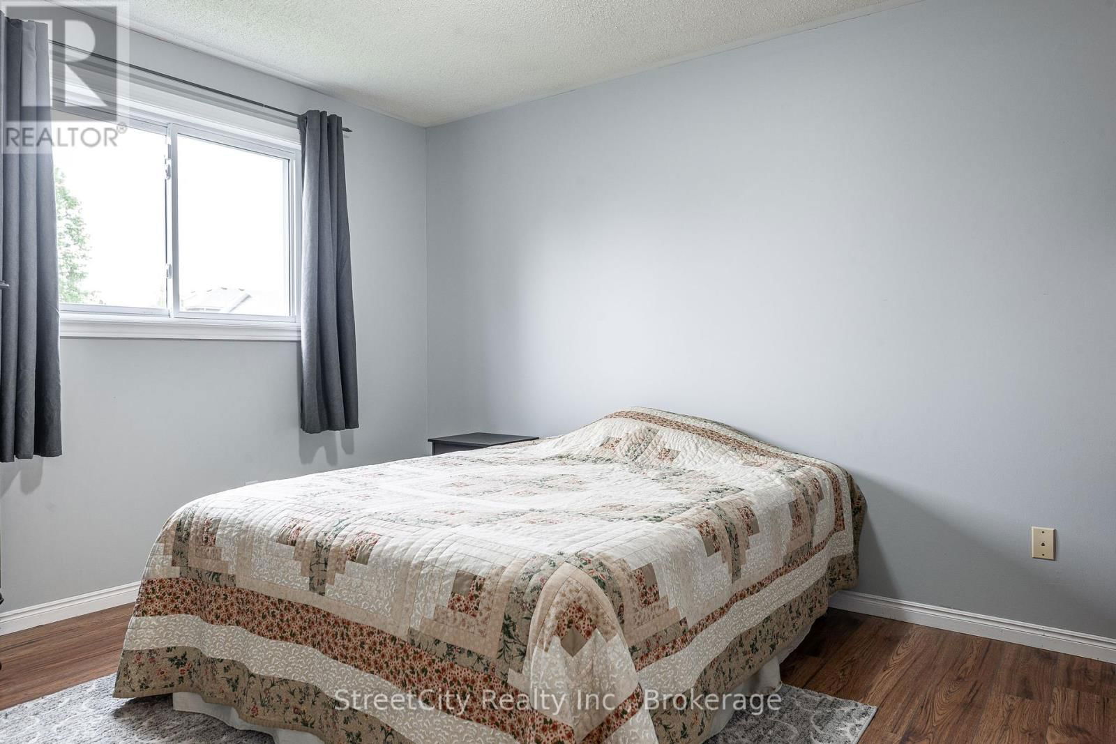 43 FREELAND DRIVE Image 21