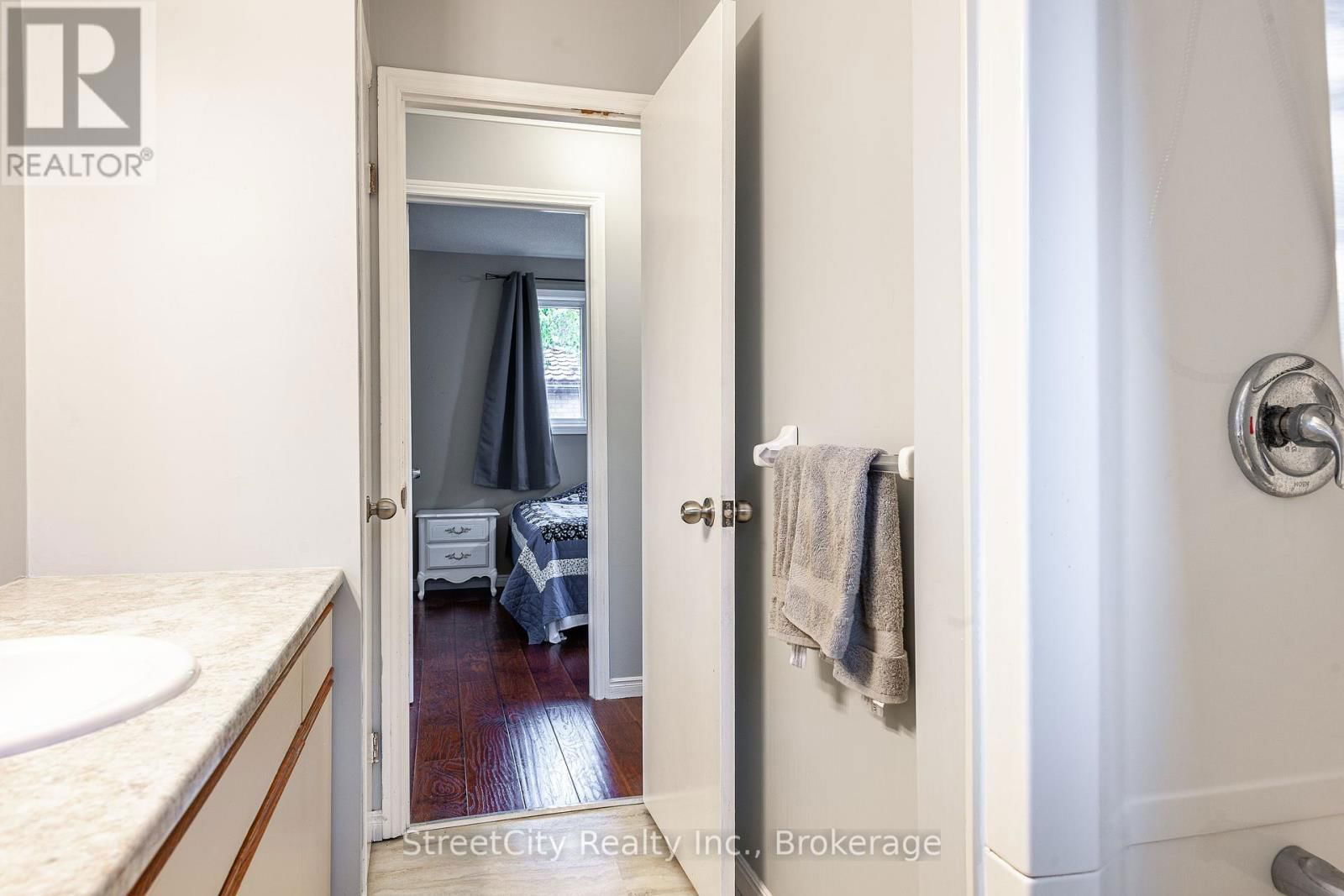 43 FREELAND DRIVE Image 23