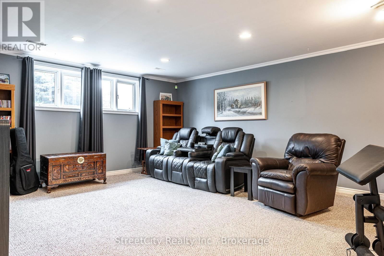 43 FREELAND DRIVE Image 26