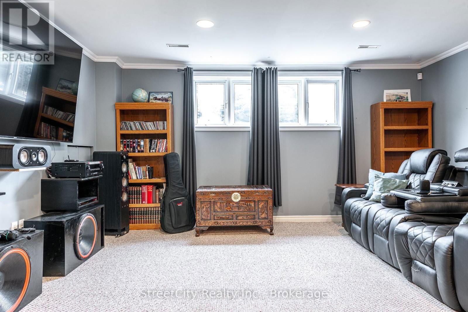 43 FREELAND DRIVE Image 27