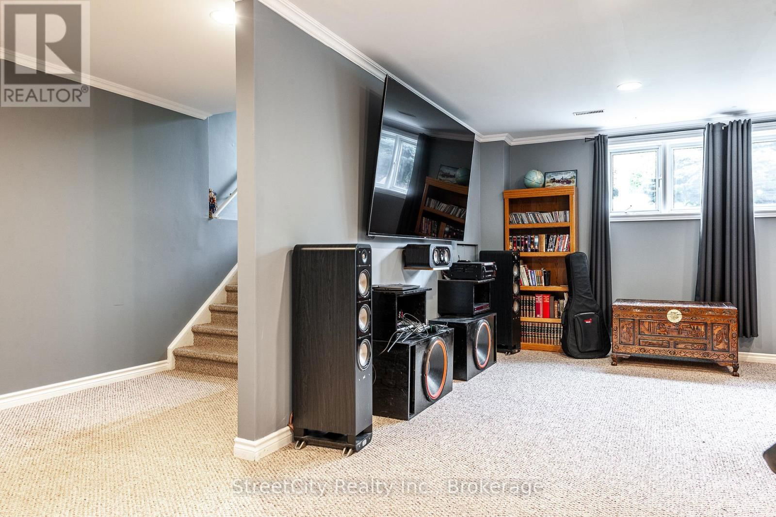 43 FREELAND DRIVE Image 28