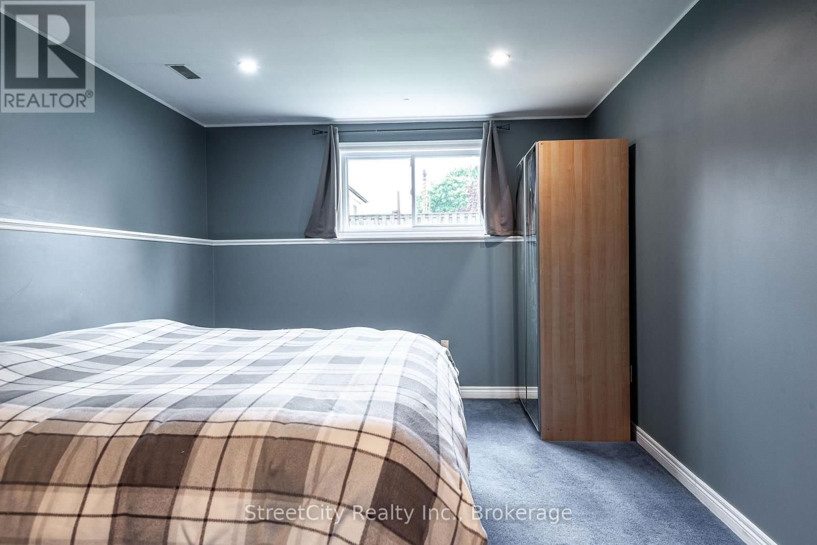 43 FREELAND DRIVE Image 32