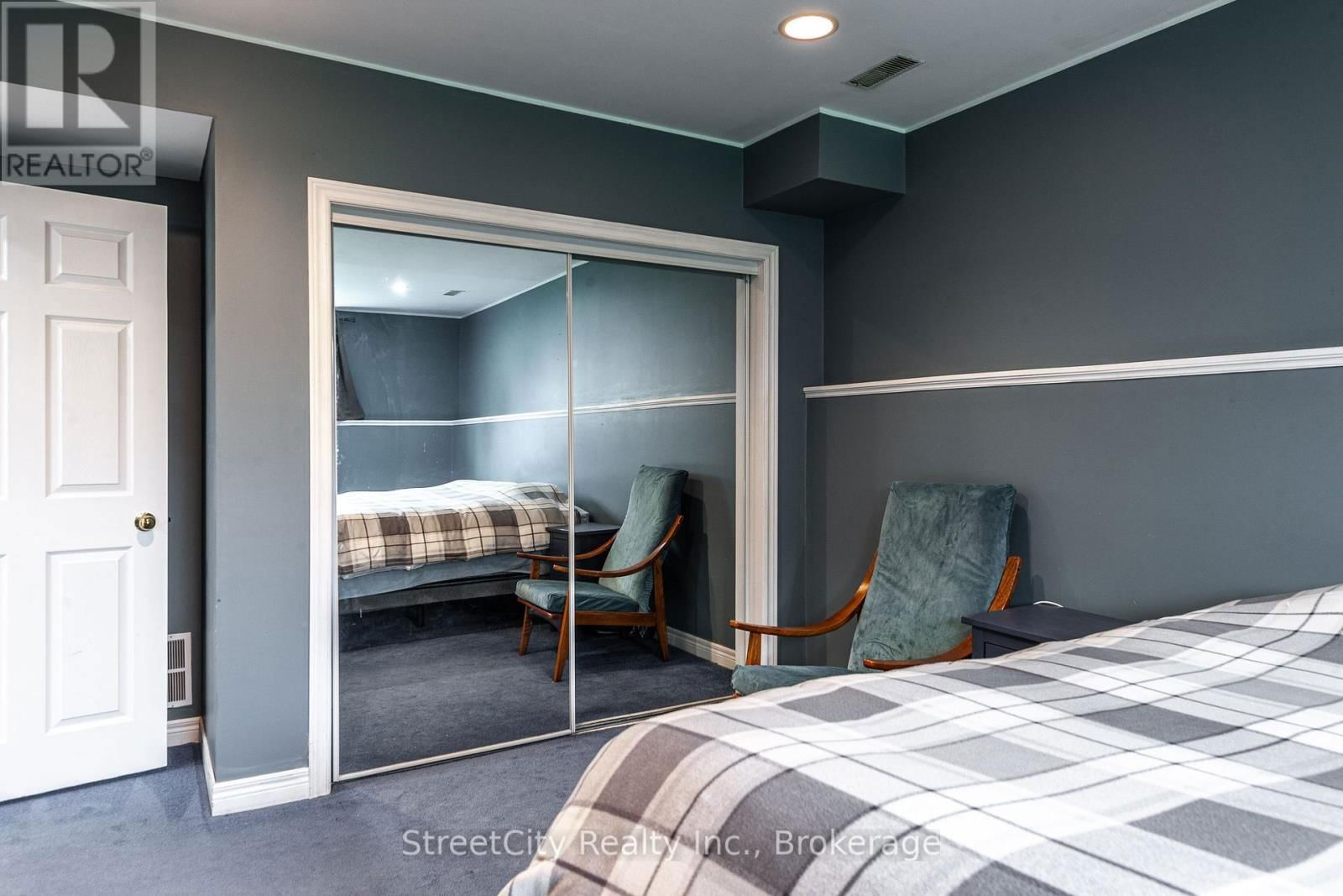 43 FREELAND DRIVE Image 33