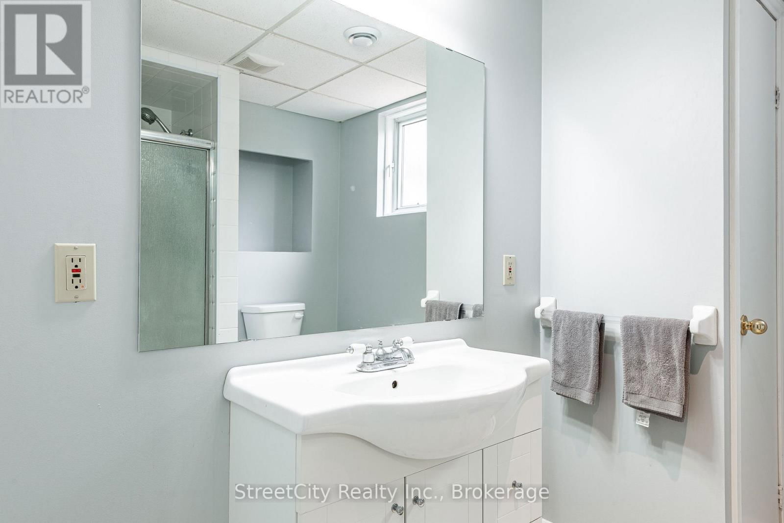 43 FREELAND DRIVE Image 35