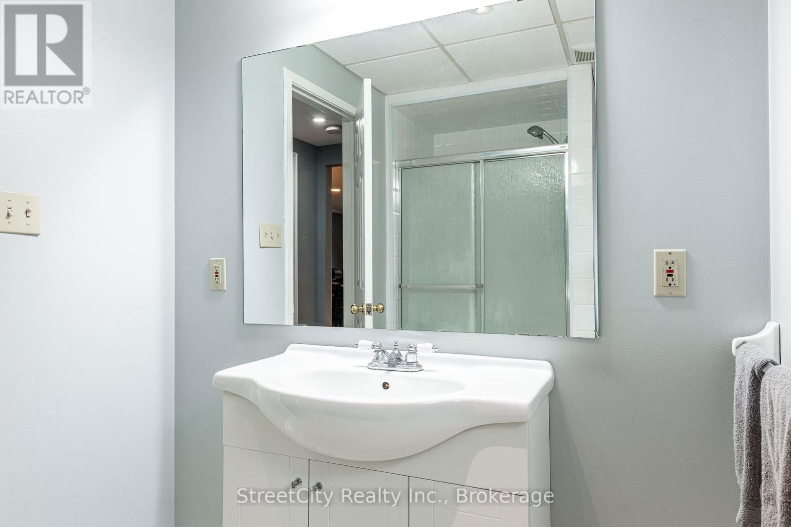43 FREELAND DRIVE Image 36