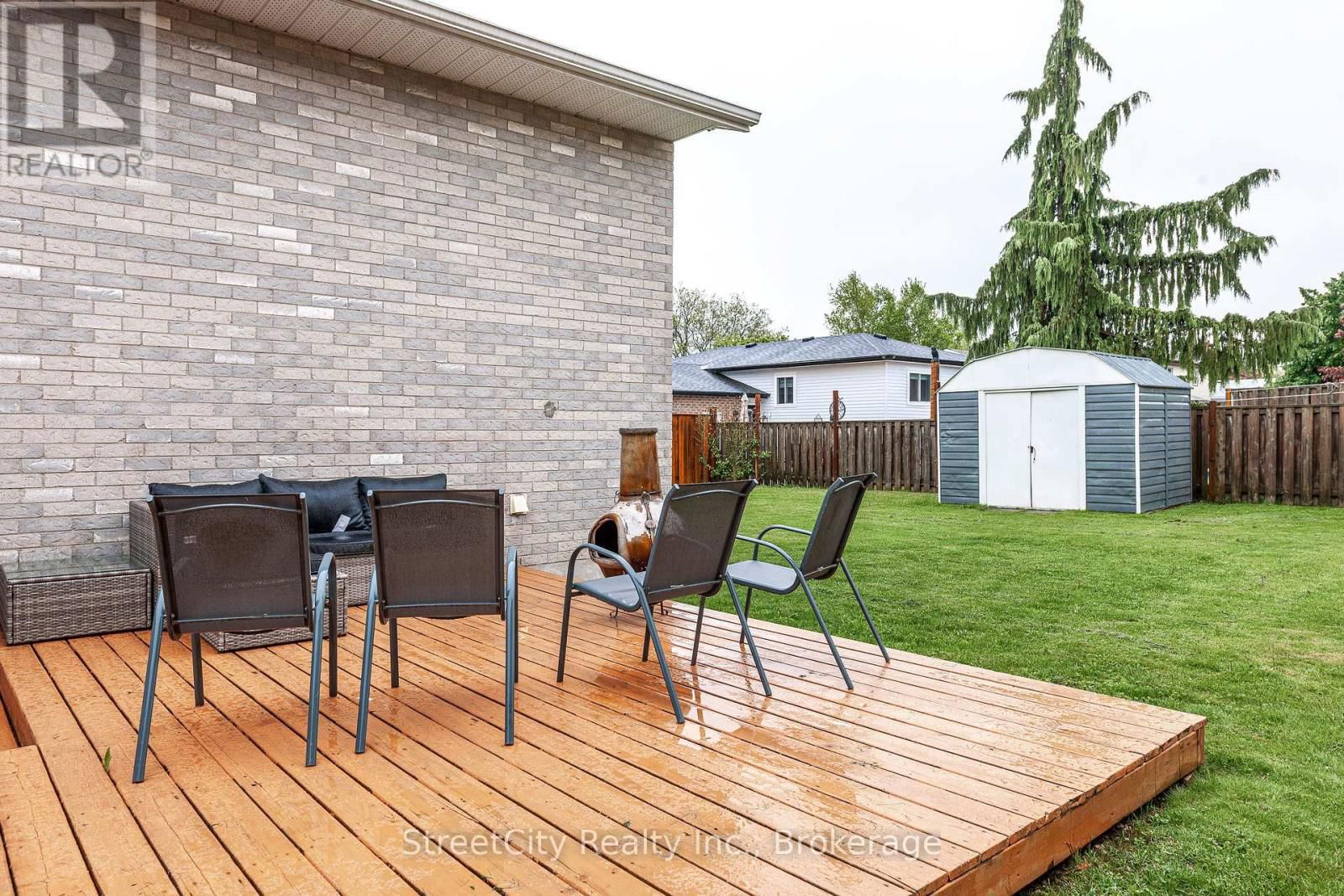 43 FREELAND DRIVE Image 37