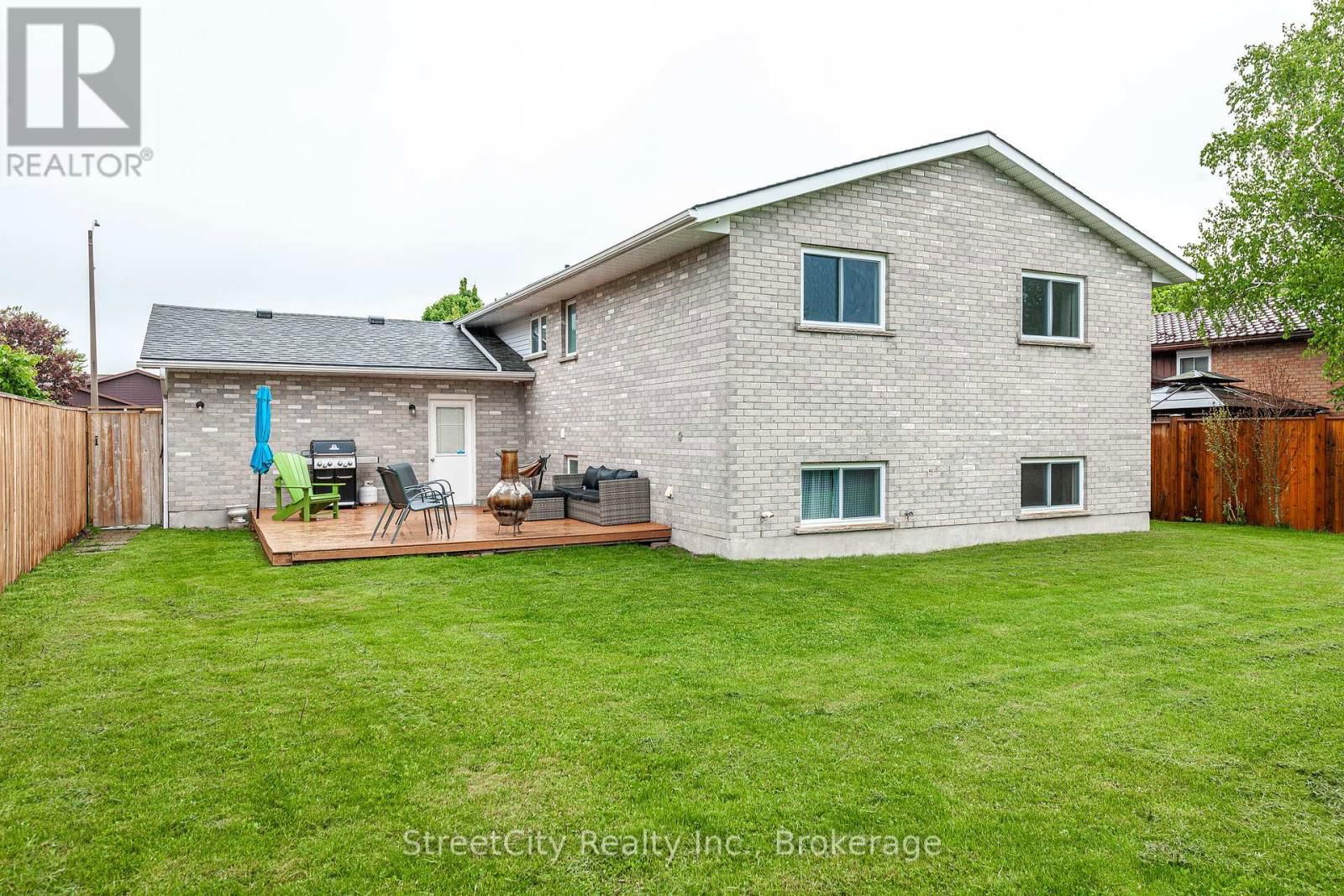 43 FREELAND DRIVE Image 38