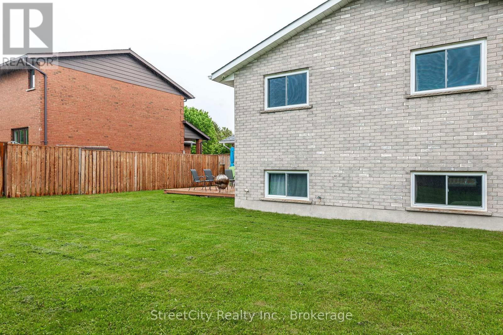 43 FREELAND DRIVE Image 39