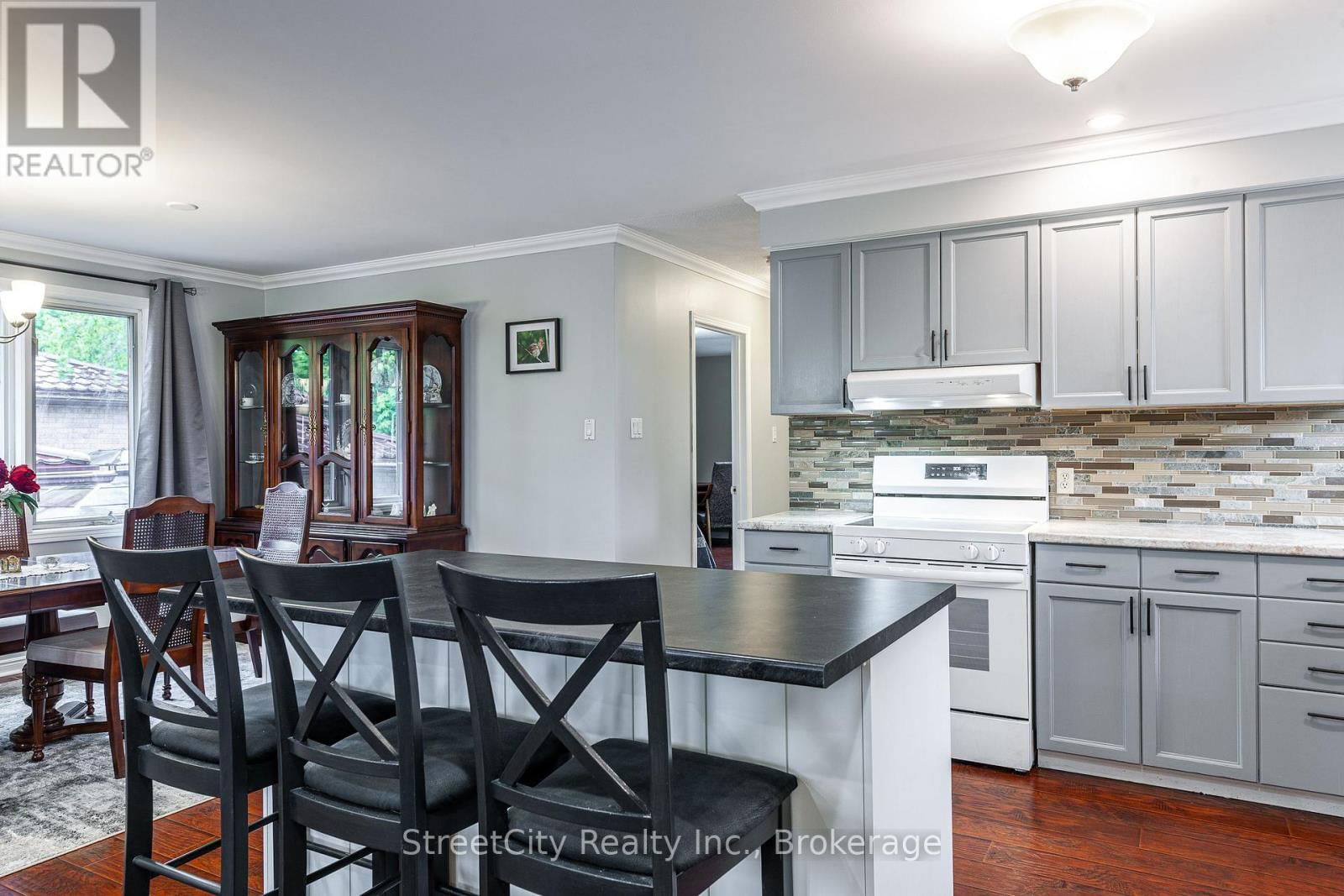 43 FREELAND DRIVE Image 4