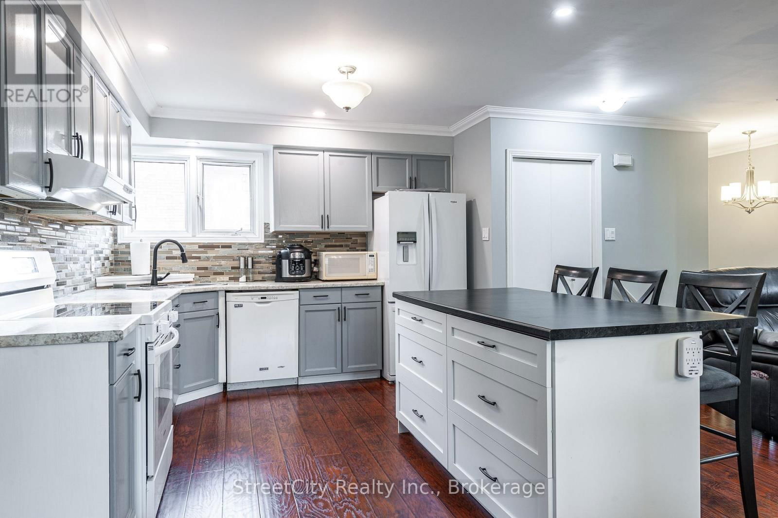 43 FREELAND DRIVE Image 6