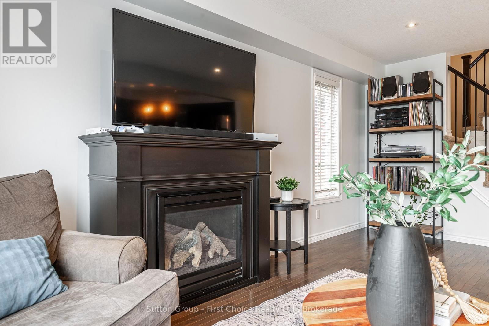566 FORMAN AVENUE Image 12