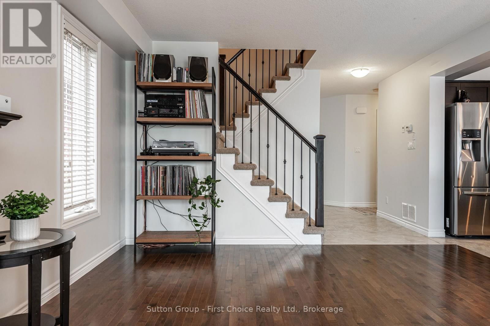 566 FORMAN AVENUE Image 13